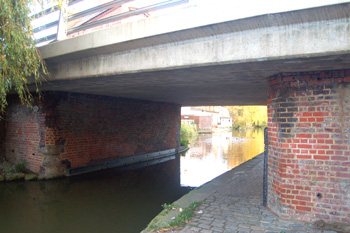 The original brick construction of the Leighton Road canal bridge October 2008